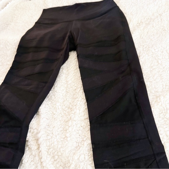 Lululemon High Times Crop *Tech‎ Mesh 6 - Picture 2 of 9